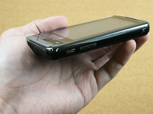 Samsung Omnia i900 ثورة في العالم الكفي(5 ميجابيكسل كاميرا ، شاشة 3.5 ، نظام الملاحة)