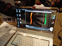 أول كمبيوتر شخصي محمول بشاشة شفافة